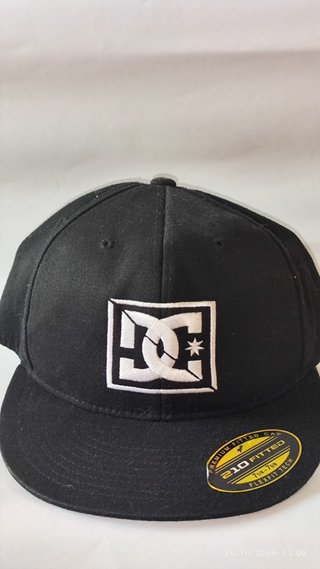 Gorra DC 210 fitted