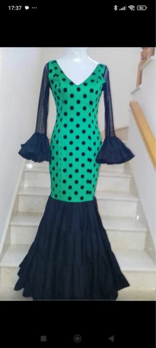 Traje de flamenca verde y negro