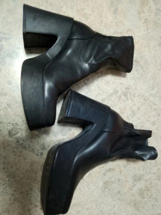 Botines de tacón y plataforma negros
