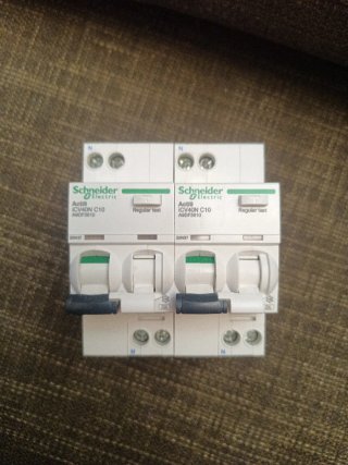 2 Interruptores Magnetotérmicos Schneider Acti9