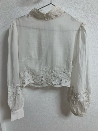 Camisa Guess bordada blanca