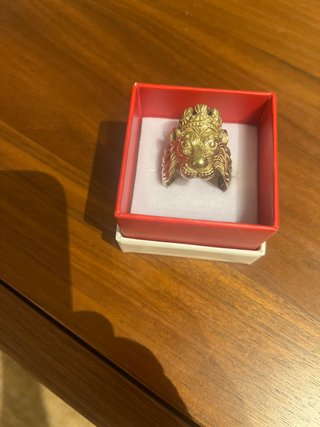 Anillo Cabeza de León de Acero Dorado