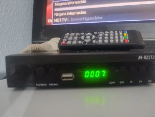 Televisor con Decodificador JN-821T2