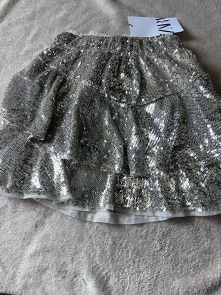 Falda de lentejuelas plateada Zara