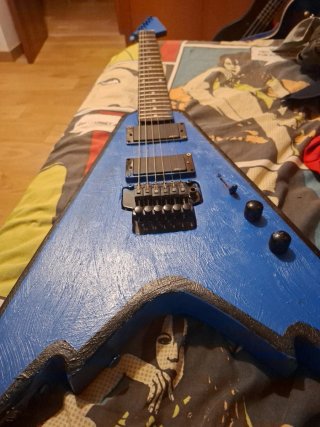 Guitarra Eléctrica Tipo V emg 81 85