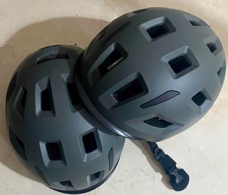 Pareja de Cascos de Bicicleta Gris Oscuro