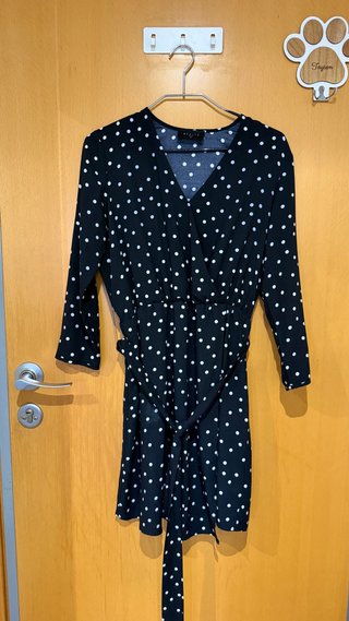 Vestido de lunares blanco y negro