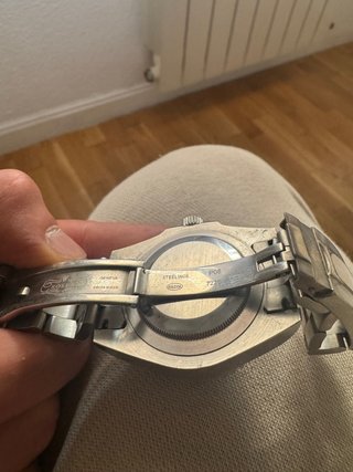 Reloj de pulsera plateado