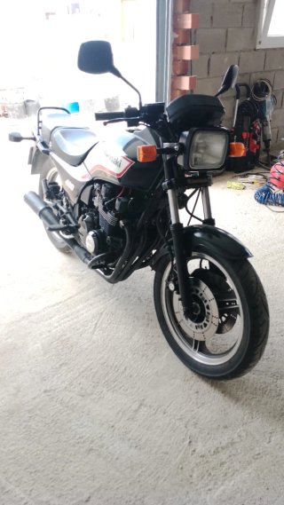 Kawasaki GPZ400