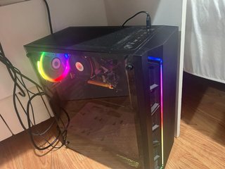 Computer desktop con illuminazione RGB