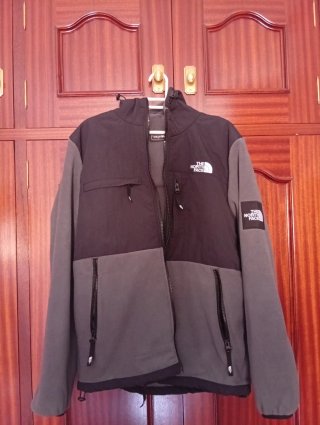 Forro polar The North Face negro y gris