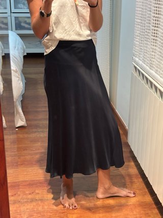 Falda Midi Satinada Azul Marino Zara
