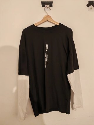 Camiseta de Manga Larga Negra y Blanca