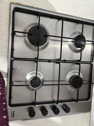 Conjunto de Placa de gas Beko de 4 fuegos y horno