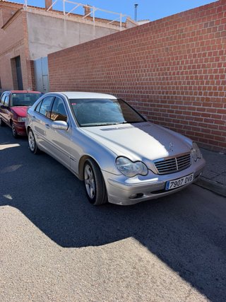 Mercedes-Benz C220 2005