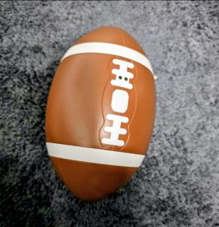 Masajeador de hombre con forma de balón de fútbol