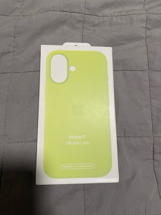 Funda Silicona iPhone 17 Amarillo Neón