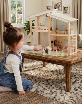 Casa de Muñecas de Madera