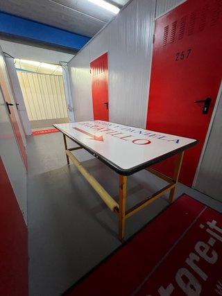 Mesa Industrial de Corte con Tapa Metálica