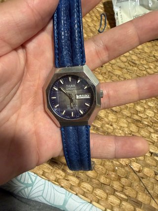 Reloj Titan Automático Azul Octogonal