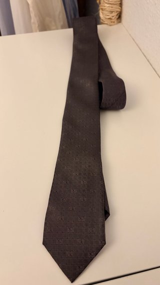 Corbata Calvin Klein gris oscuro