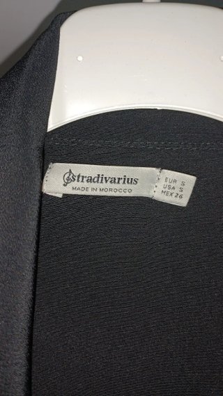 Chaqueta negra Stradivarius Talla S oversize,