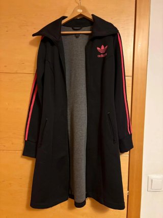 Chaqueta larga adidas negra y rosa