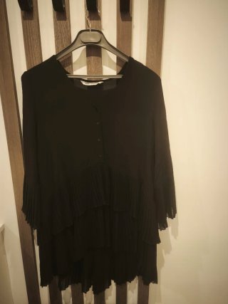 Blusa Negra Zara con Volantes