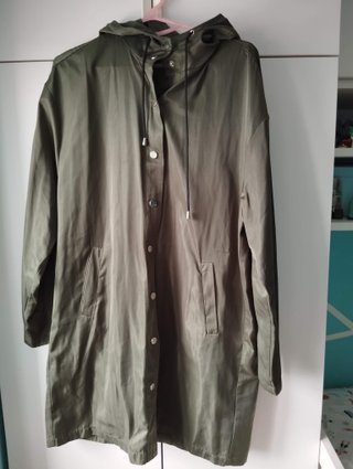 Gabardina Verde con Capucha