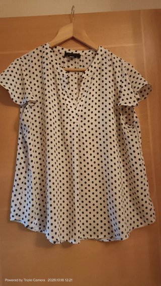 Blusa ligera de lunares