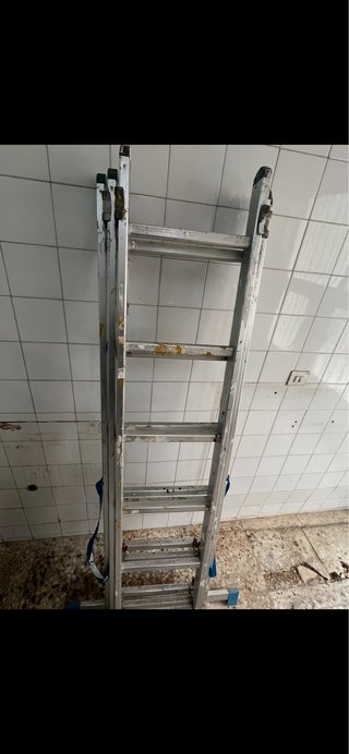 Escalera de Aluminio Plegable