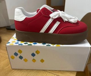 Zapatillas Deportivas Rojas y Blancas