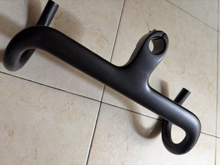 Manillar Integrado de Carbono