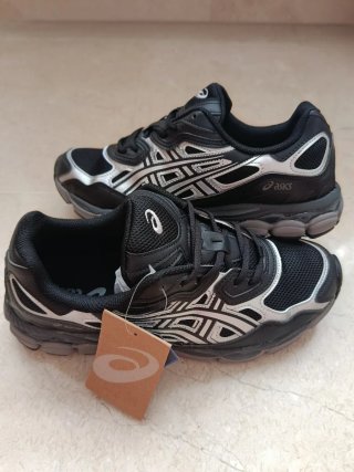 Zapatillas Asics Gel NYC Negras y Plateadas
