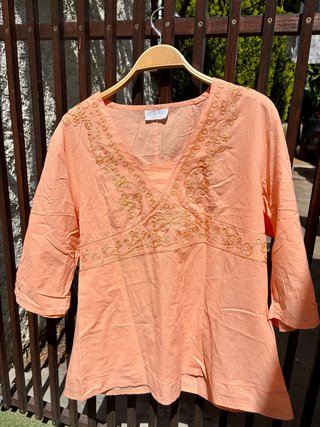 Blusa bordada de algodón