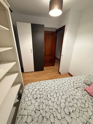 Se alquila habitación, a mujer/chica sola.