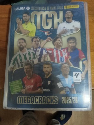 Álbum Megacracks 2025/2026 y 2026/2027 Panini