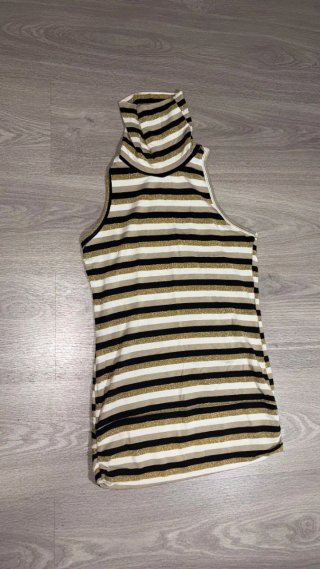 Top de cuello alto a rayas