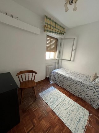 Alquilo habitacion para chica interna o externa