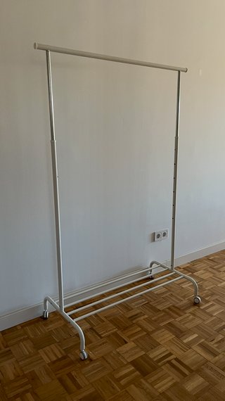 Burra para ropa de metal blanca