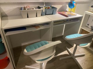 2 Escritorios Infantiles IKEA Blancos