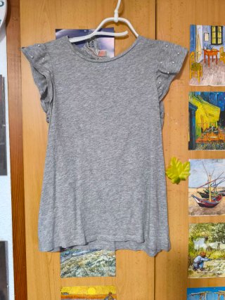Camiseta Gris con Perlas