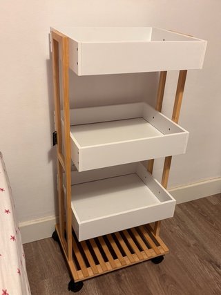 Organizador de 4 niveles blanco y madera