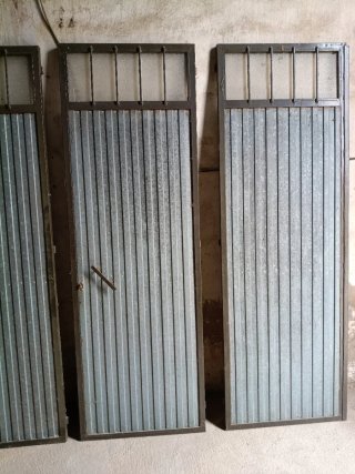 3 Puertas Metálicas de Exterior