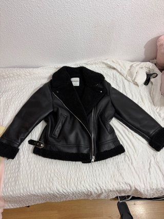 Chaqueta efecto piel con borreguito Bershka