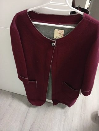 Chaqueta color burdeos