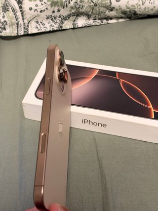 iPhone 16 Pro Max 256GB Dorado