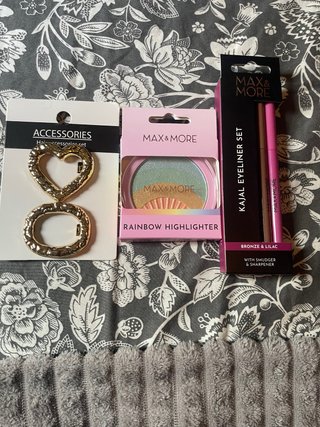 Set de Maquillaje y Accesorios Max & More