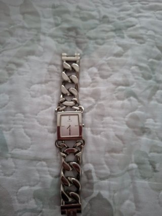 Reloj Guess de mujer plateado