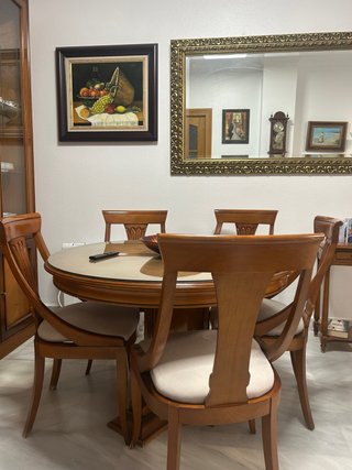 Mesa de comedor redonda con 4 sillas